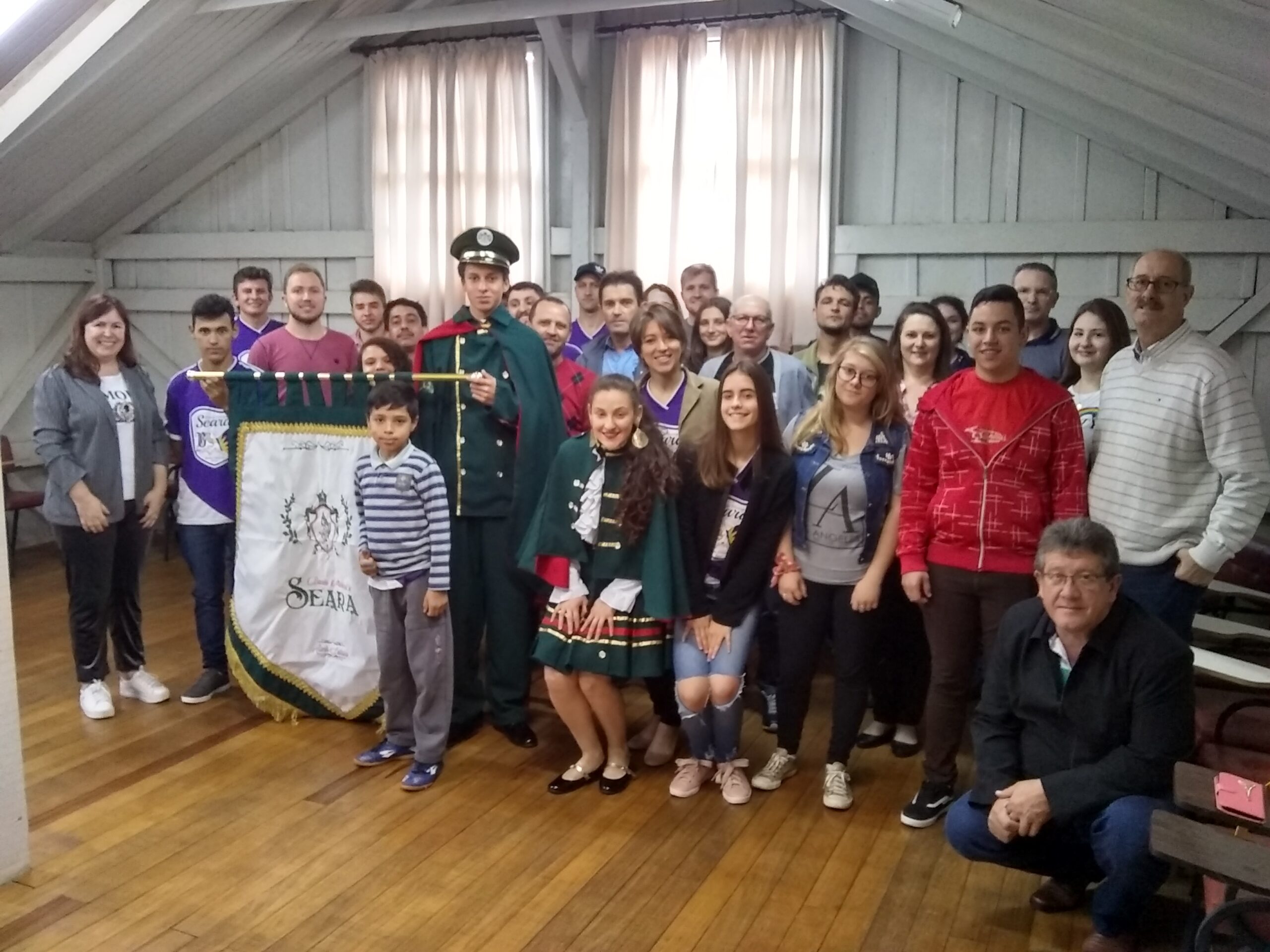 You are currently viewing A Prefeitura de Seara entregou no domingo, dia 1 de setembro, os novos uniformes para a Banda Municipal.