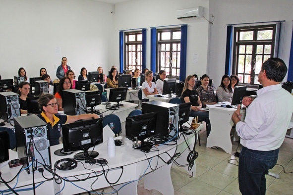 You are currently viewing Educação de Piratuba segue com o trabalho de aperfeiçoamento dos profissionais