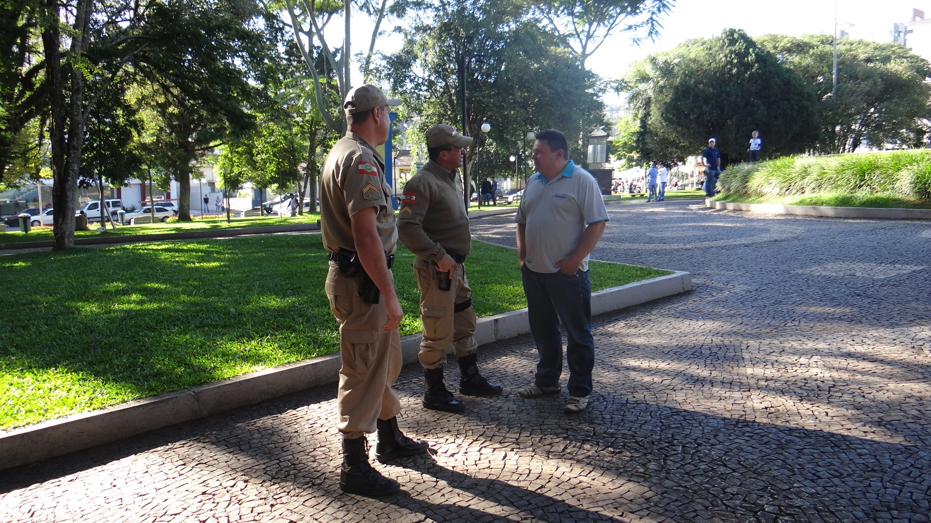 You are currently viewing População aprova a presença dos policiais na Praça Dogelo Goss