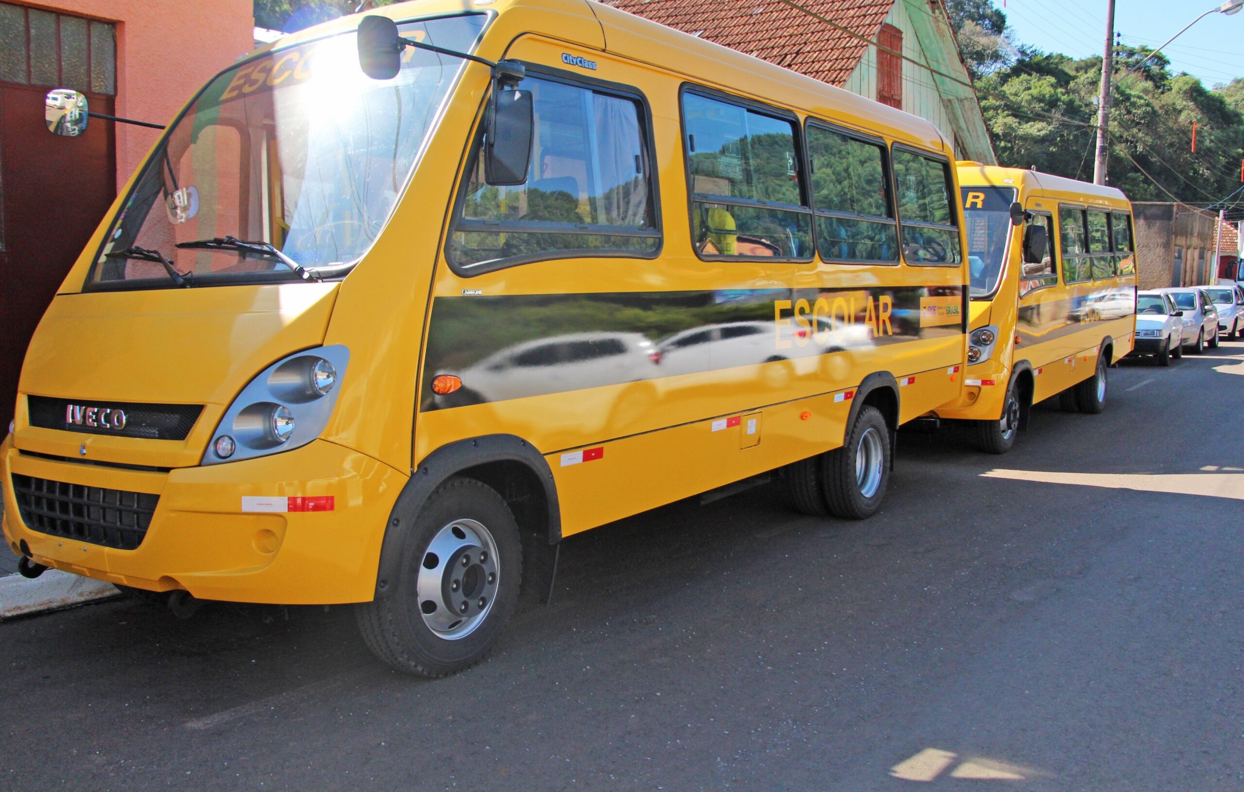 You are currently viewing Piratuba recebe dois micro-ônibus do Governo Federal
