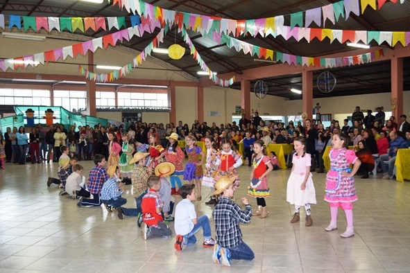 You are currently viewing Festas típicas reúnem bons públicos