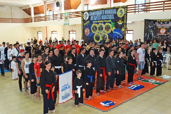 You are currently viewing Piratuba conquista título no Sul Brasileiro de Artes Marciais