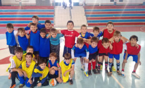 Read more about the article Escolinhas de Futsal atendem mais de 100 alunos em Piratuba