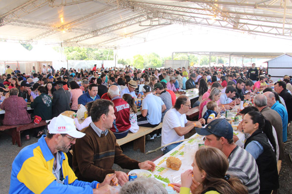You are currently viewing Grande público participa da Festa do Agricultor de Piratuba