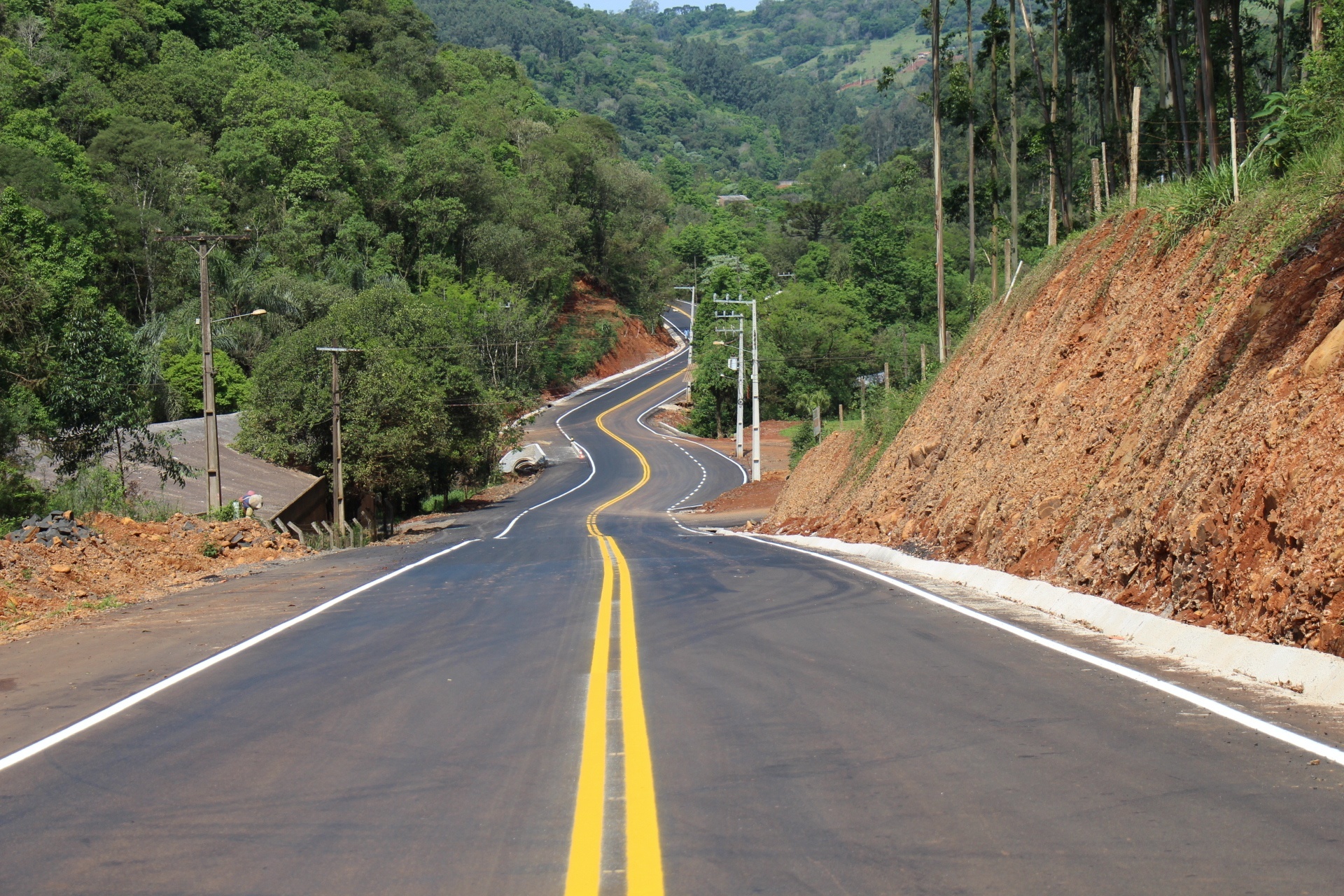 You are currently viewing Asfalto de acesso ao Loteamento Sintrial será inaugurado no dia 10