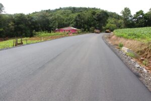Read more about the article Acesso a Linha Divisa, em Piratuba, já está recebendo asfalto