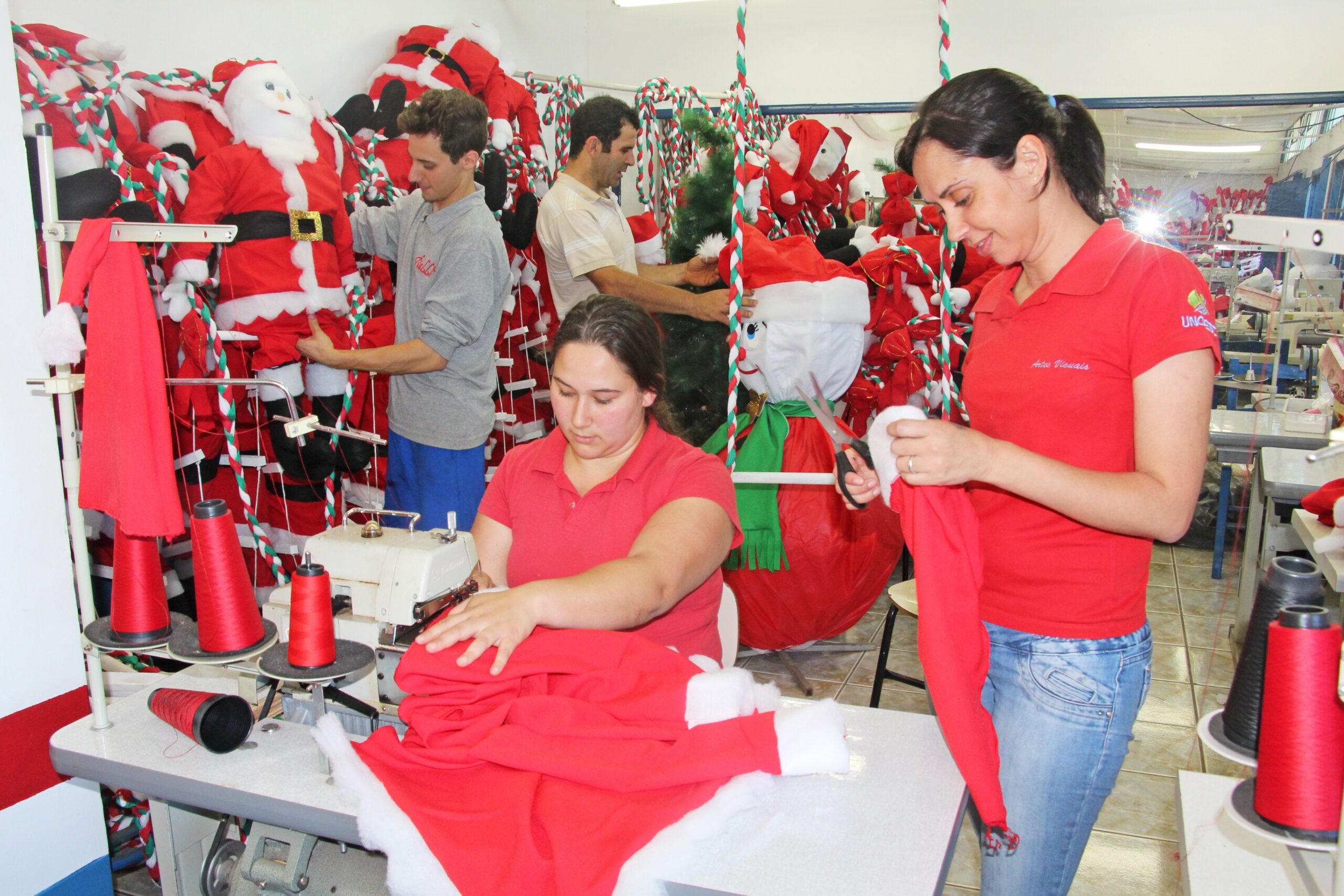 You are currently viewing Prefeitura trabalha na ornamentação Natalina em Piratuba