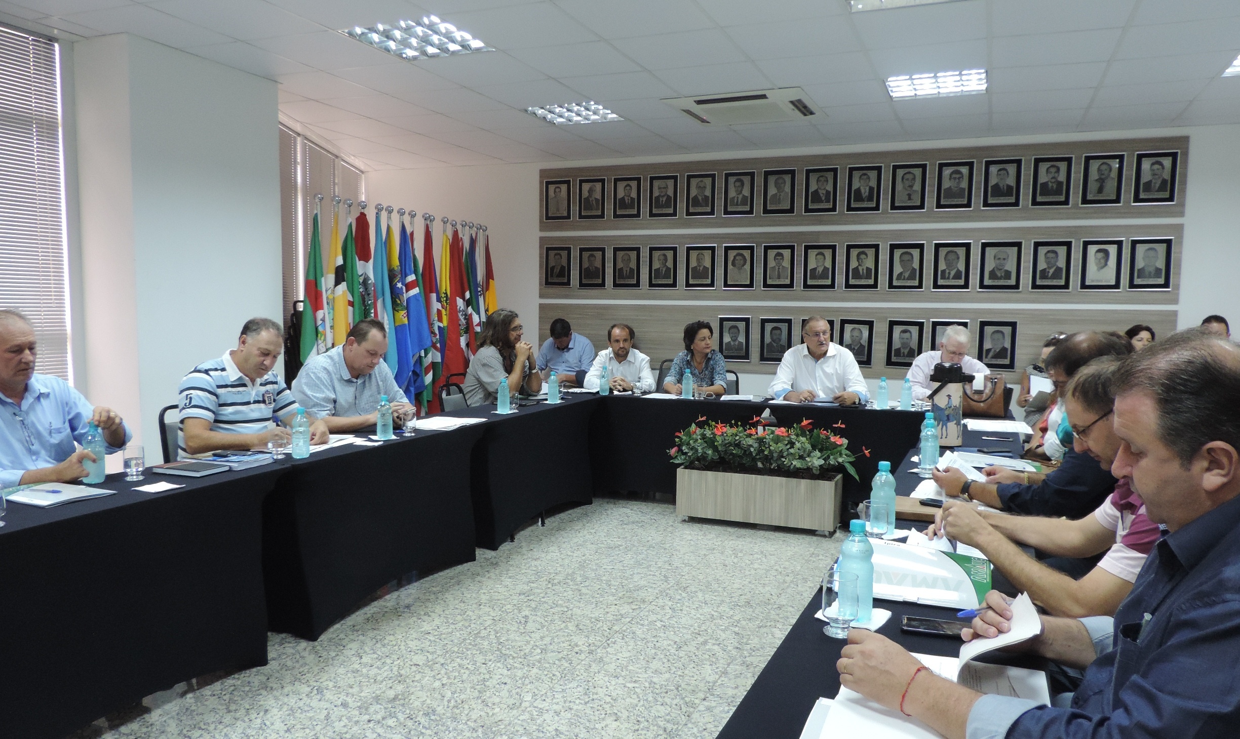 You are currently viewing PREFEITOS PARTICIPAM DE ASSEMBLEIA DA AMAUC, CONSÓRCIO LAMBARI E CIS AMAUC