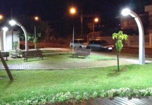 Read more about the article Secretaria de Urbanismo e Obras faz melhoria na iluminação de praças