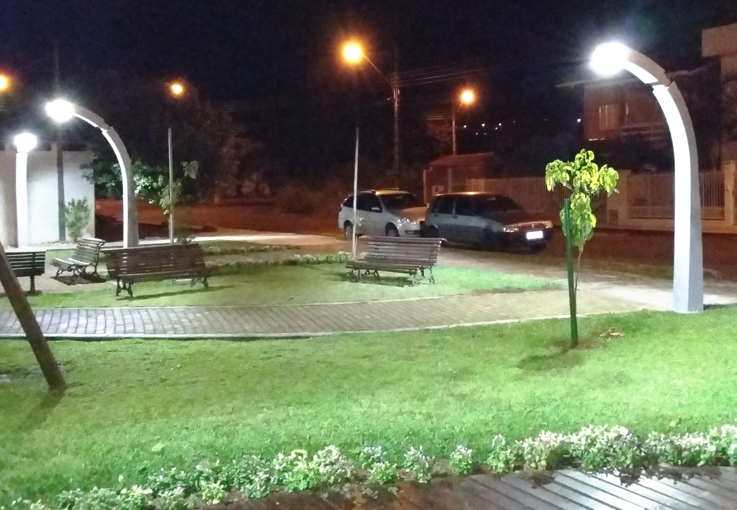 You are currently viewing Secretaria de Urbanismo e Obras faz melhoria na iluminação de praças