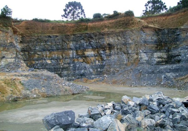 You are currently viewing Conquista: Governador sanciona Lei que isenta Municípios da Taxa Ambiental de cascalheiras