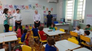 Read more about the article Educandários Municipais recebem novas carteiras escolares