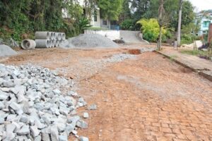 Read more about the article Prefeitura inicia obras de pavimentação na Rua Santa Catarina