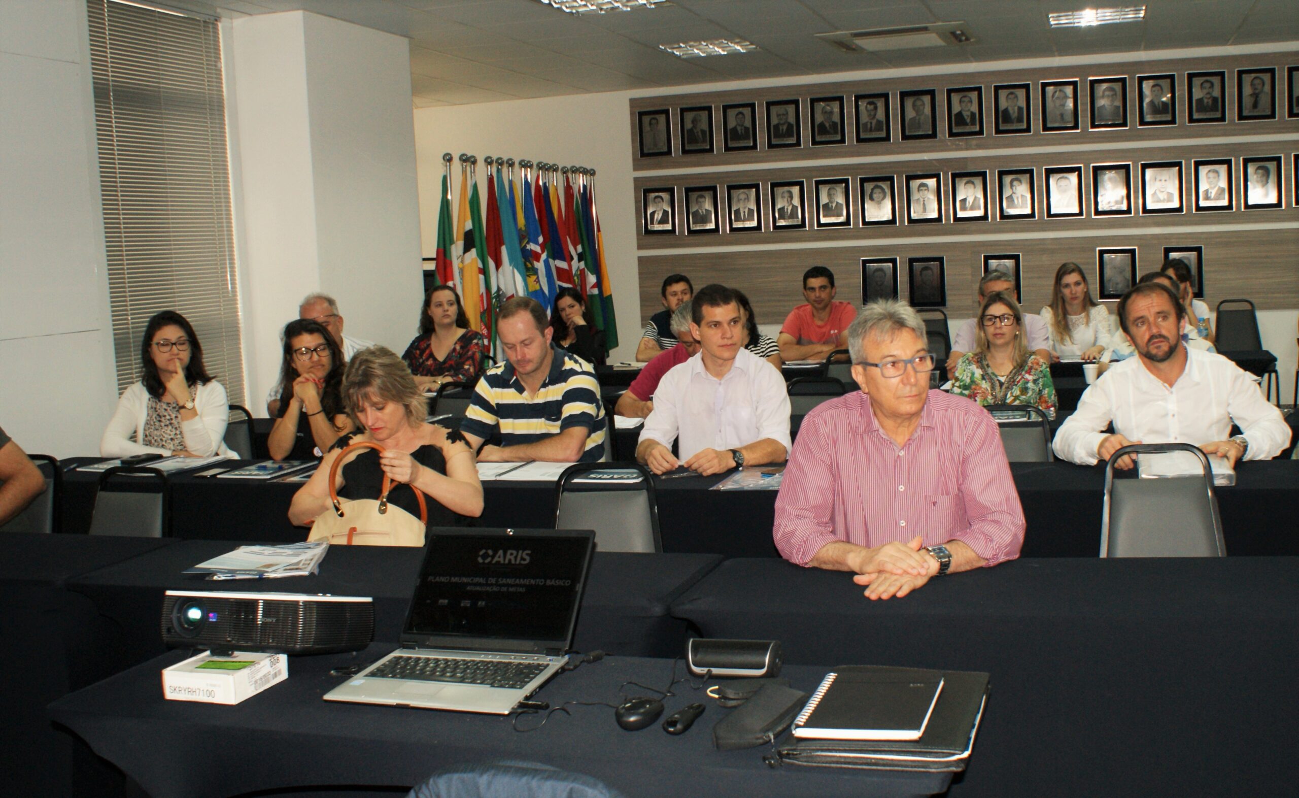 You are currently viewing Técnicos Municipais estão reunidos para tratar sobre o programa de atualização das metas do PMSB