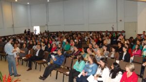 Read more about the article Servidores municipais participam de palestra show com café colonial