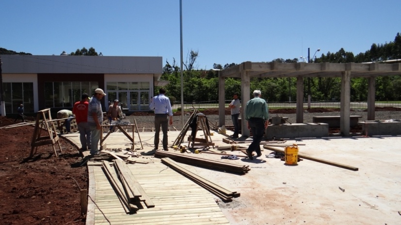 You are currently viewing Prefeito e vice acompanham andamento de obras no Município