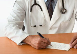 Read more about the article Desistência de profissionais impede preenchimento de todas as vagas para médicos