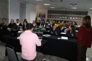 Read more about the article Profissionais da área da Educação participam de reunião na Amauc