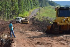 Read more about the article Rodovia de acesso a Nova Teutônia em obras de recuperação