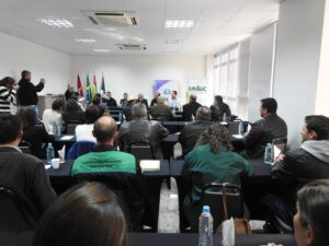 Read more about the article Os 15 municípios da Amauc assinam convênio para utilização do SINFAT Municípios