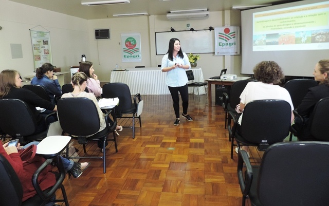 You are currently viewing Professores e Gestores do Ensino Fundamental participaram de formação continuada