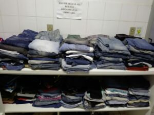 Read more about the article CRAS beneficia famílias com doação de roupas