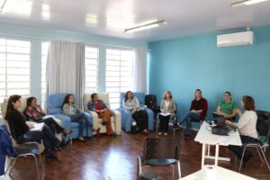 Read more about the article Equipe do Creas recebe capacitação sobre atendimento de idosos, crianças, adolescentes e mulheres com violação de direitos