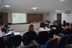 Read more about the article Assistente Social da Amauc e servidores municipais da região estão em Florianópolis acompanhando as reuniões de diversos colegiados