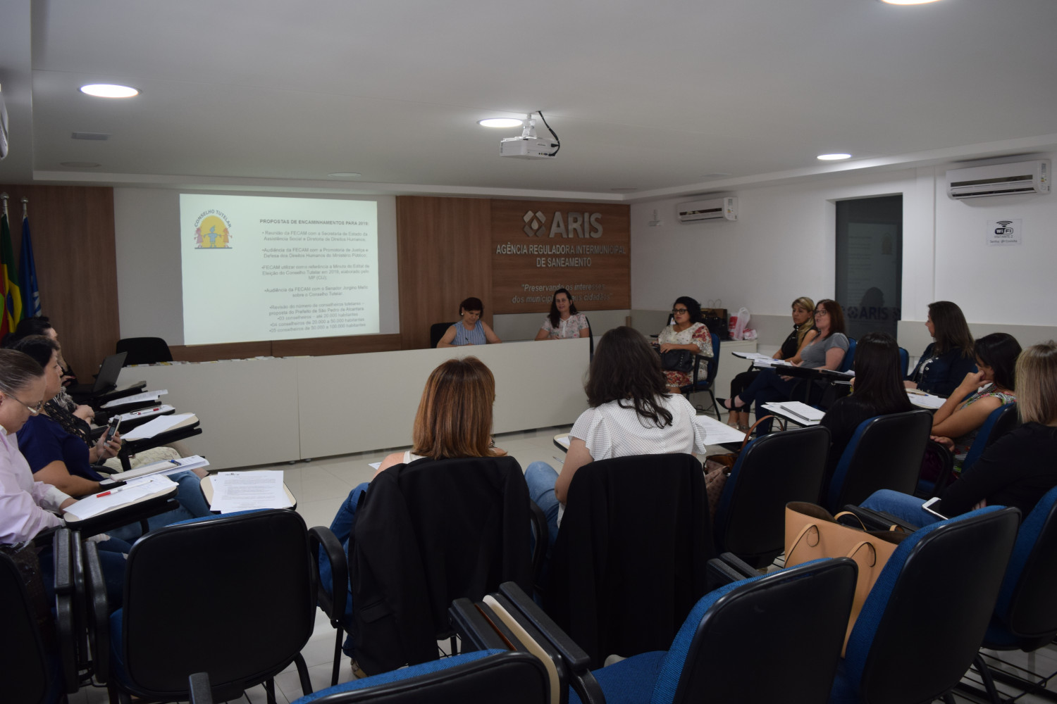 You are currently viewing Assistente Social da Amauc e servidores municipais da região estão em Florianópolis acompanhando as reuniões de diversos colegiados