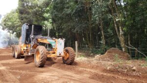 Read more about the article Obras faz recuperação de estradas na região do morro do Uruguai