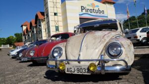 Read more about the article Carros que marcaram época encantam turistas no XI Encontro de Veículos antigos de Piratuba