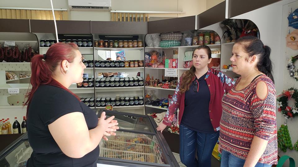 You are currently viewing Equipe de nutrição escolar da Secretaria de Educação visita estabelecimentos fornecedores de alimentos que integram a merenda escolar em Piratuba