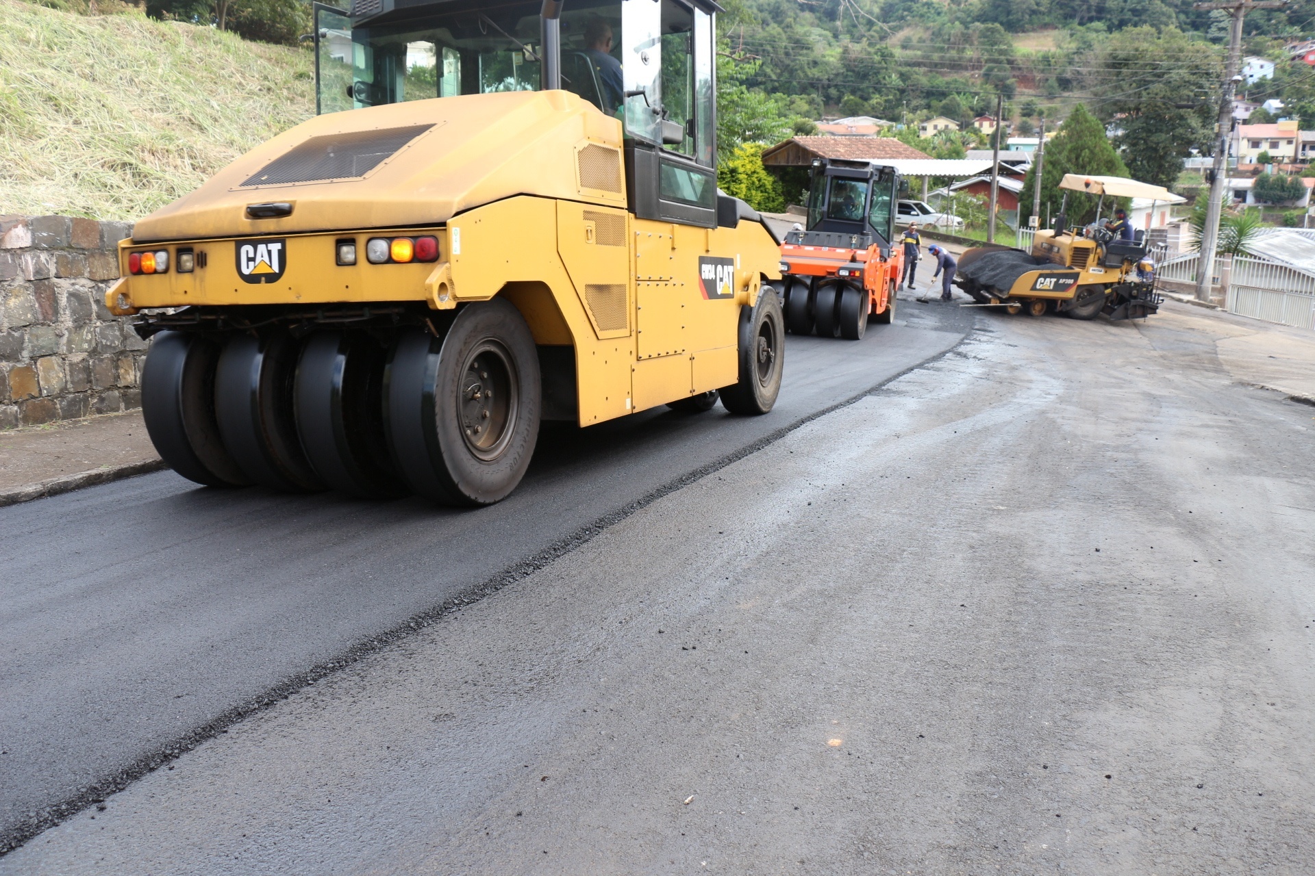 You are currently viewing Recapeamento de ruas no bairro dos Estados em fase de conclusão