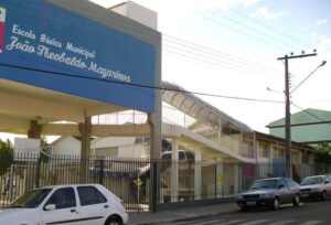 Read more about the article Prefeitura notifica empresa responsável pela reforma da escola Theobaldo Magarinos