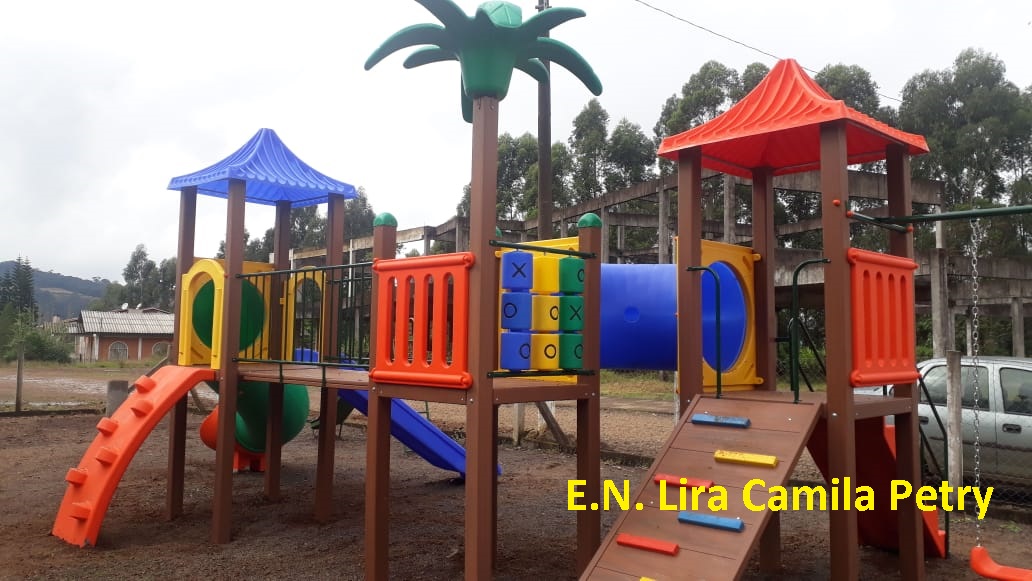 You are currently viewing Prefeitura está instalando parques infantis em escolas e bairros