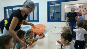 Read more about the article Hora da fruta anima criançada em escola infantil de Piratuba