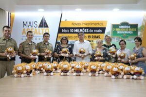 Read more about the article Batalhão da Polícia Militar recebe mascotes de pelúcia do Proerd