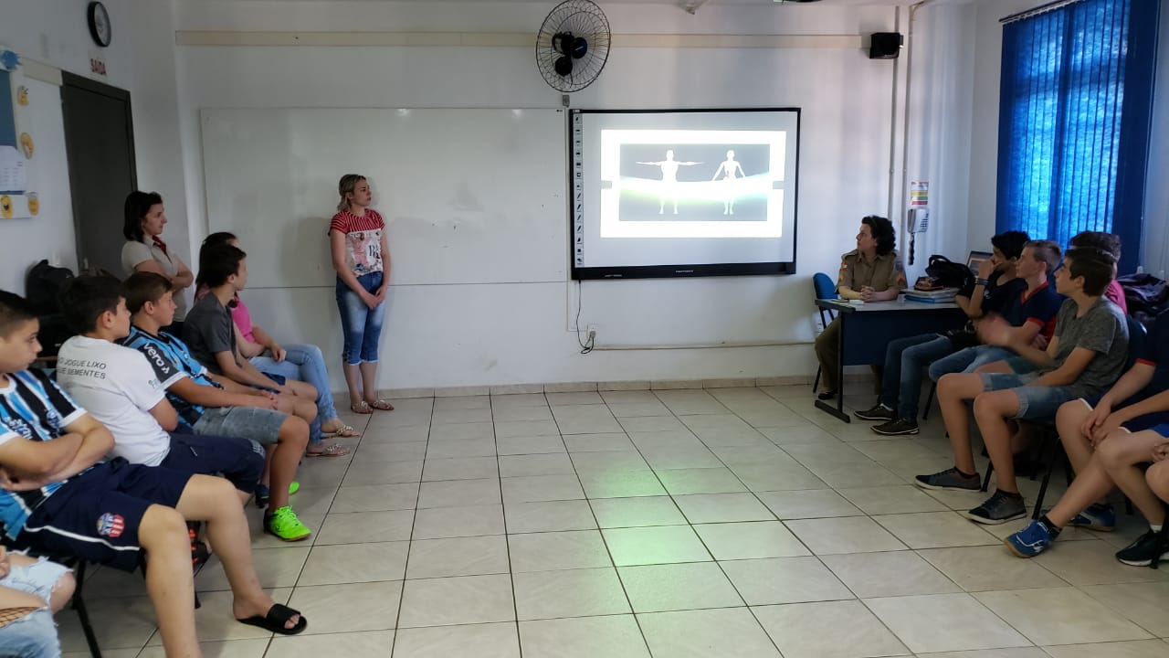 You are currently viewing Escola pública de Piratuba recebe palestra antidrogas com equipe do Proerd