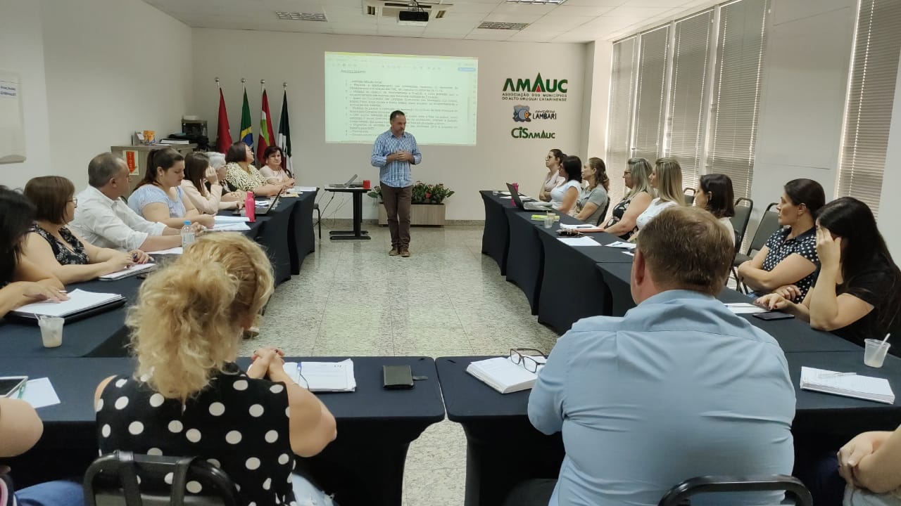 You are currently viewing Reunião mensal do Colegiado de Educação acontece na Amauc