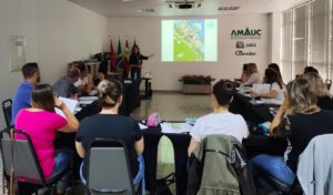 Read more about the article Profissionais da região participam do curso de Estruturação de Espaços Públicos
