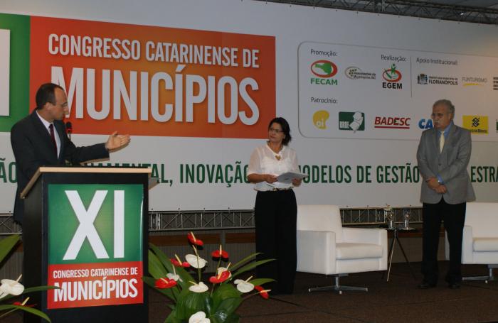 You are currently viewing Prefeita Laci coordena Painel no XI Congresso de Municípios