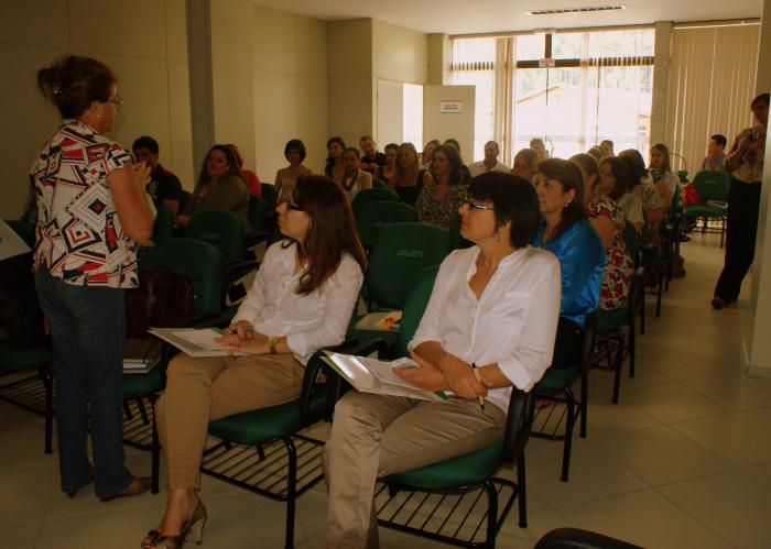 You are currently viewing Secretários de Educação participaram de reunião com a Secretária Adjunta de Educação Elza Moretto