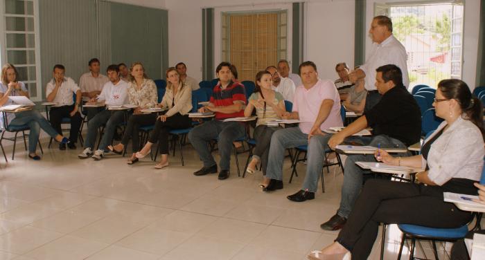 You are currently viewing Presidente do Cis Amauc, participa da reunião do CIS Amauc e repassa que a proposta d convênio do Sobreaviso com o Hospital São Francisco foi aprovada