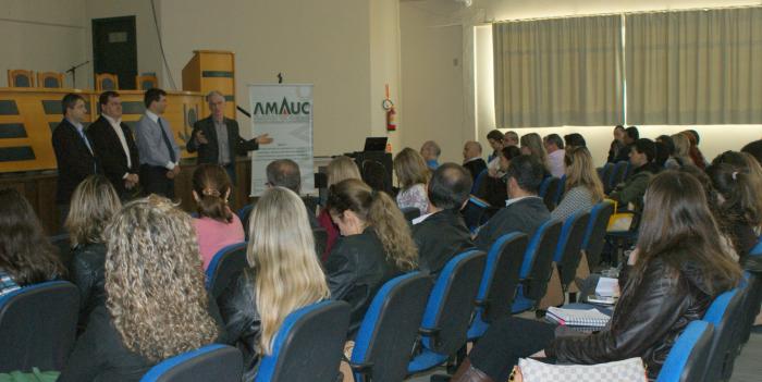 You are currently viewing Caixa em parceria com a Amauc esta realizando seminário com técnicos das Prefeituras