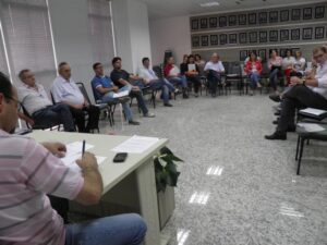 Read more about the article Secretários de Saúde estão reunidos na sala de reuniões da Amauc