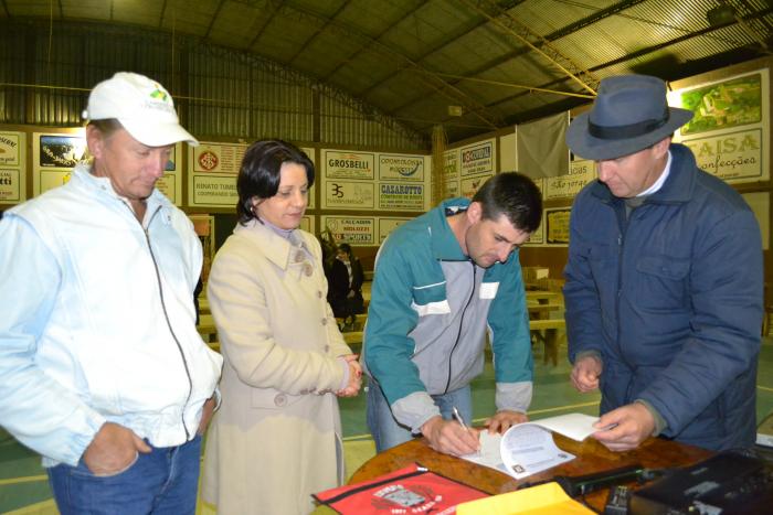 You are currently viewing Associação de Agricultores recebe novos equipamentos