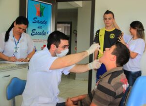 Read more about the article Profissionais da Saúde atendem nas escolas em Piratuba