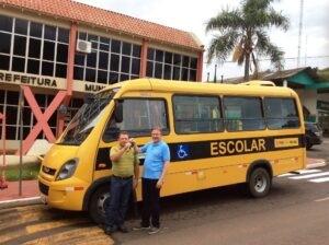 Read more about the article Ônibus escolar  entregue oficialmente