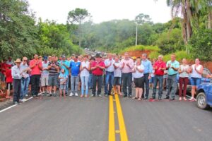 Read more about the article Prefeitura inaugura asfalto no interior de Piratuba