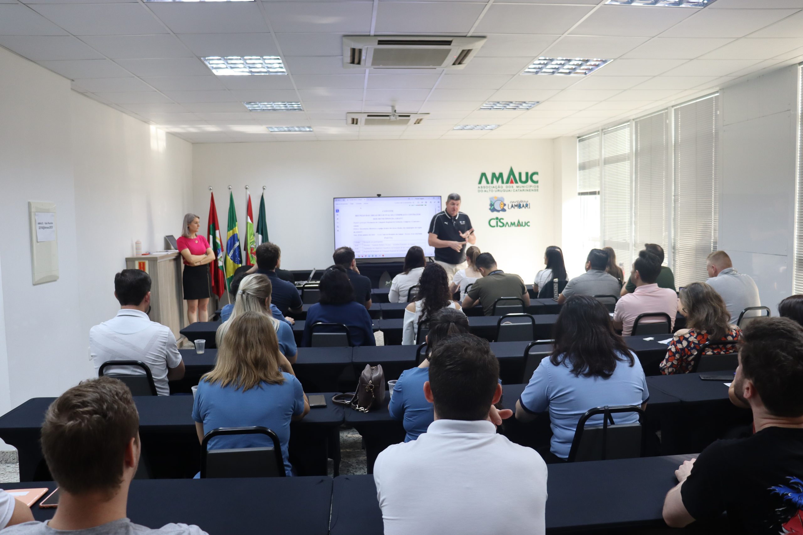 You are currently viewing Reunião discute instalação do Colegiado de Licitações, Compras e Contratos, na Amauc